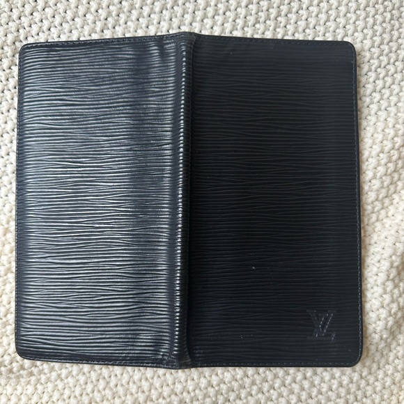 Authentic Louis Vuitton Epi leather brazza style bifold - Picture 10 of 10